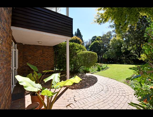 2 BEDROOM TOWNHOUSE FOR SALE IN HYDE PARK